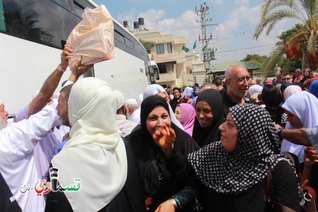 كفرقاسم -فيديو : حجا مبرور وسعيا مشكورا .. حجاج حافلة الحاج احمد الصوص تصل البلدة بسلام ودموع الفرح تغمر الجميع 